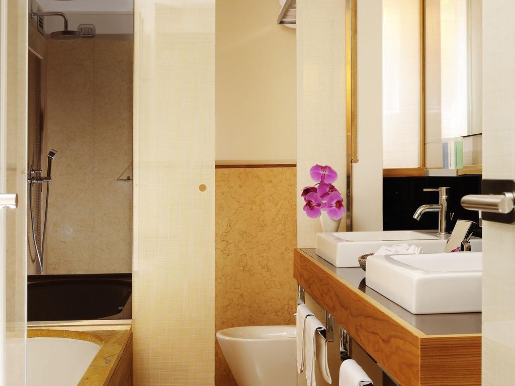 Hotel Mario De' Fiori 37 Rome