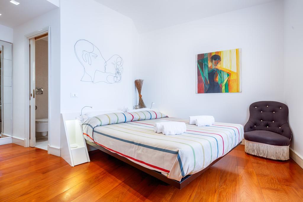 The Kiss Apartment