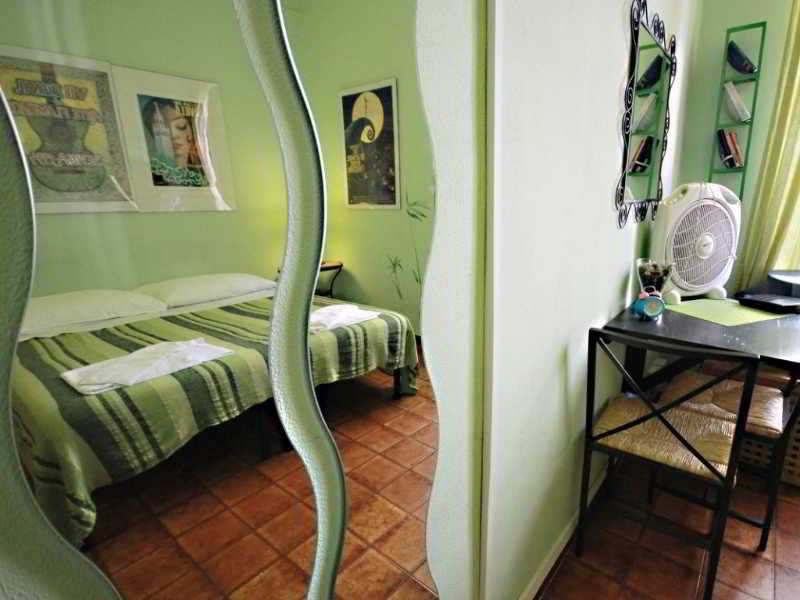 Sixbeds Guest house 2*
