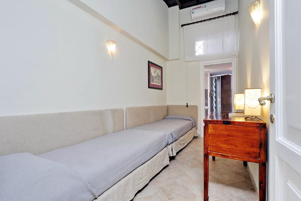 Apartment Trevi Vicolo Scanderbeg Rome