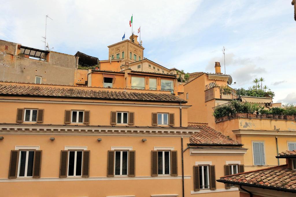 Trevi Vicolo Scanderbeg Rome
