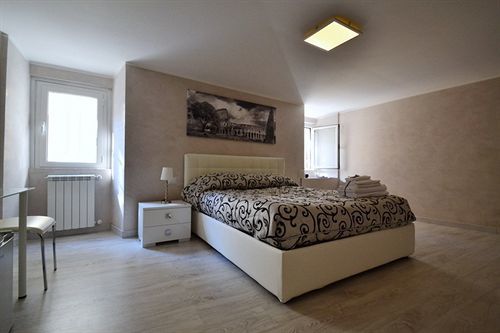 Bed & Breakfast Black And White 2*