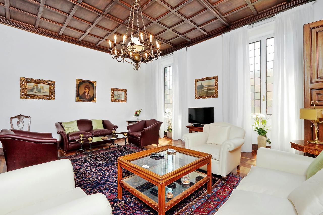 Prestigious Via Veneto Appartement Rome