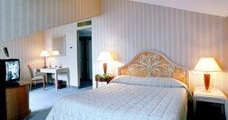 Hotel Courtyard By Marriott Central Park Rome