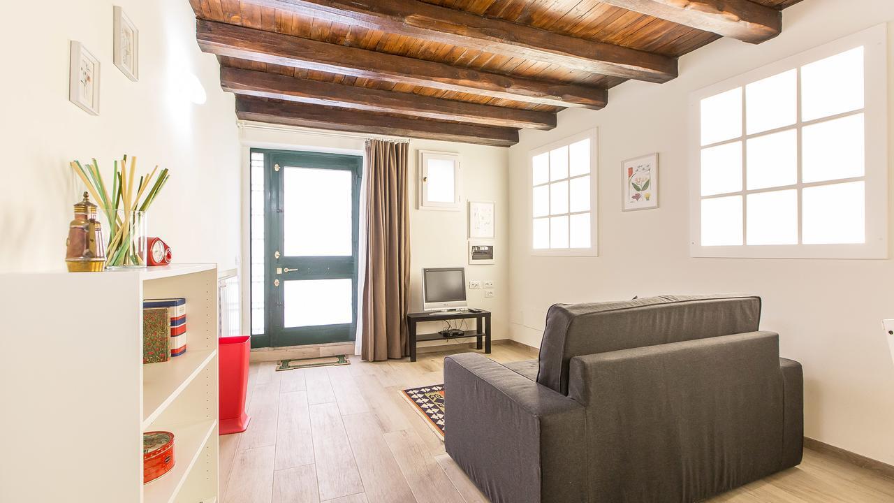 In Trastevere White Appartement