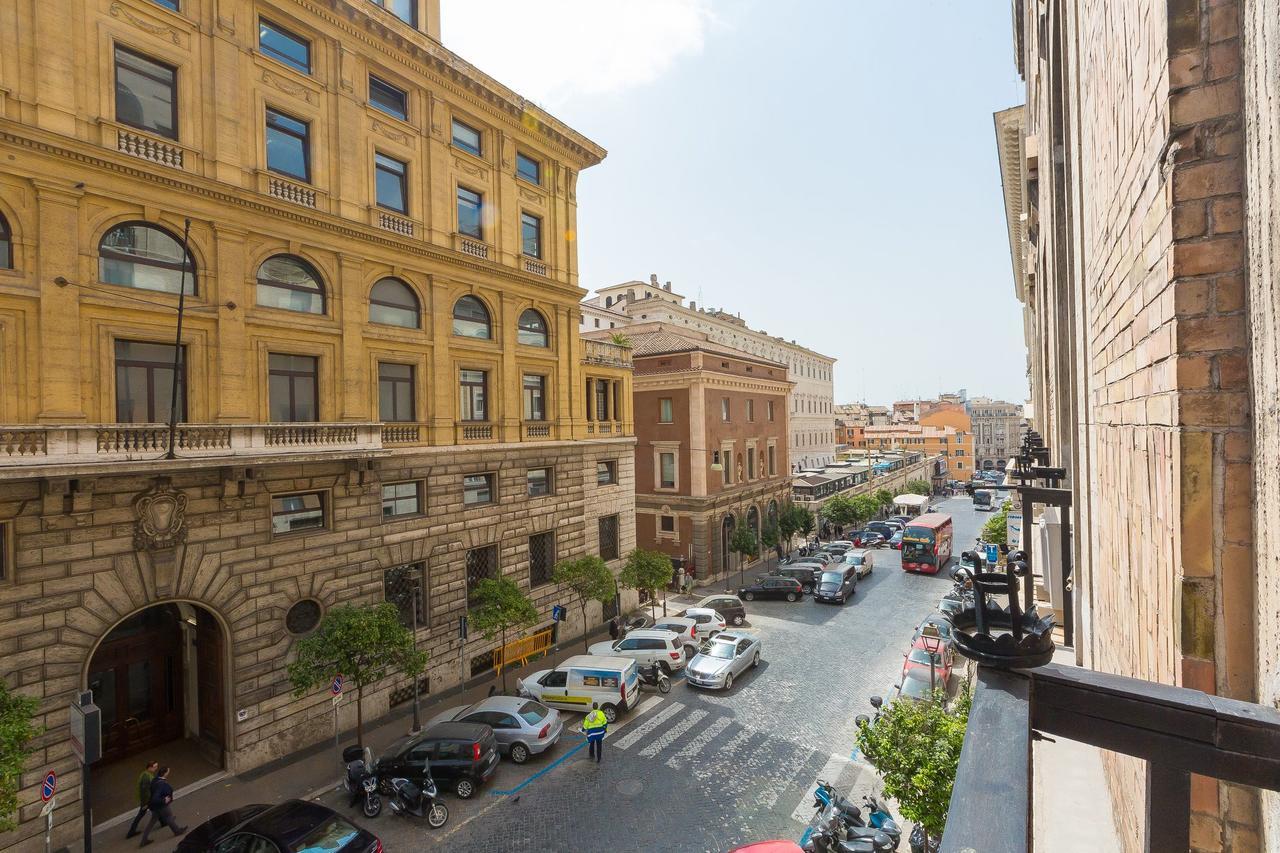 Prestigious Via Barberini Apartment Rome