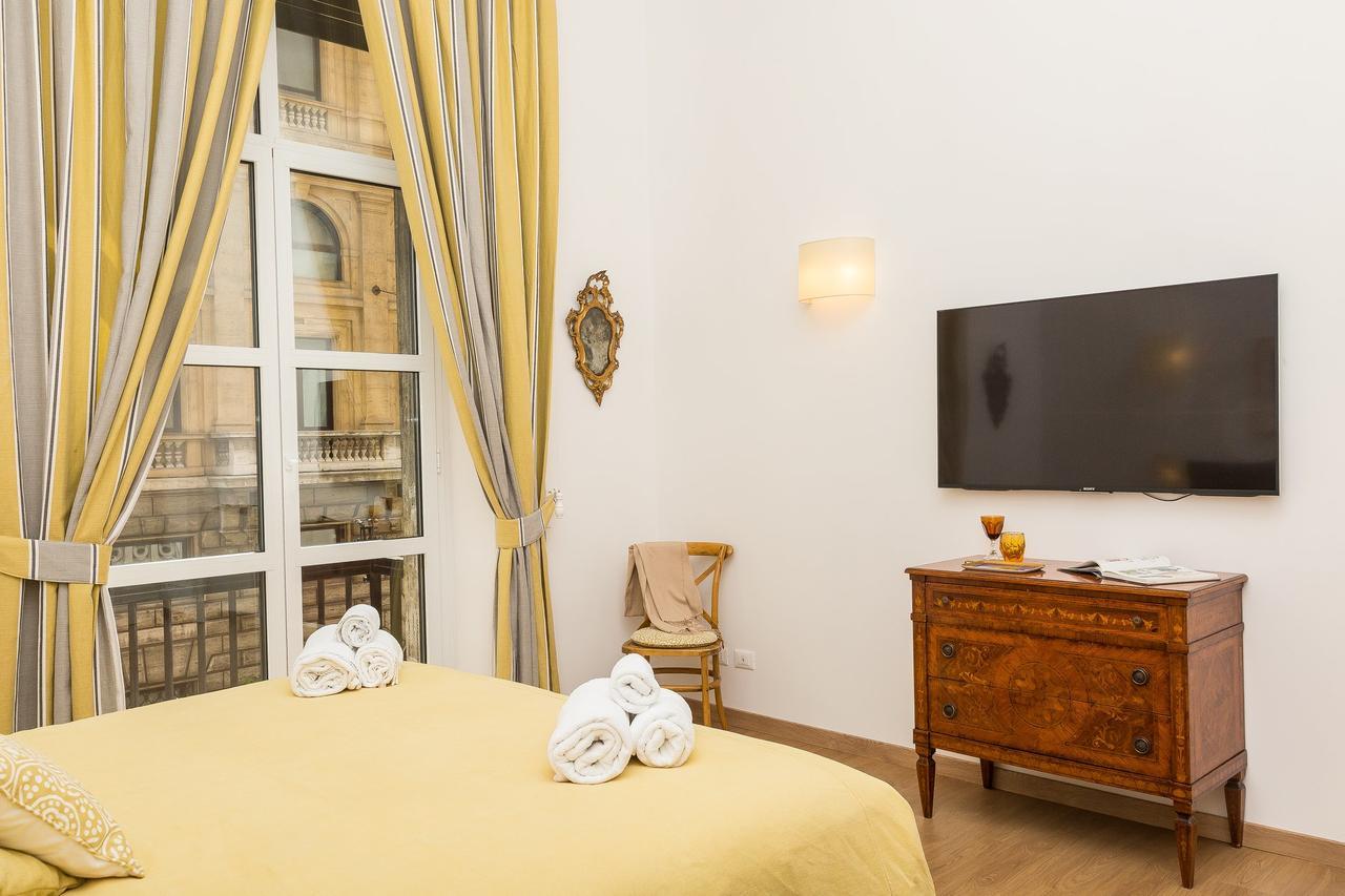 Prestigious Via Barberini Apartment *