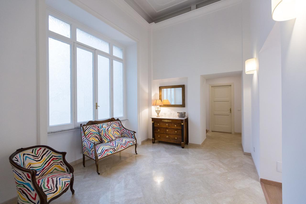 Prestigious Via Barberini Apartment