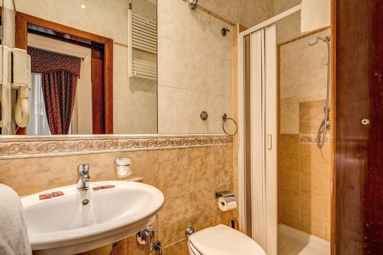 Virginia Hotel 2*