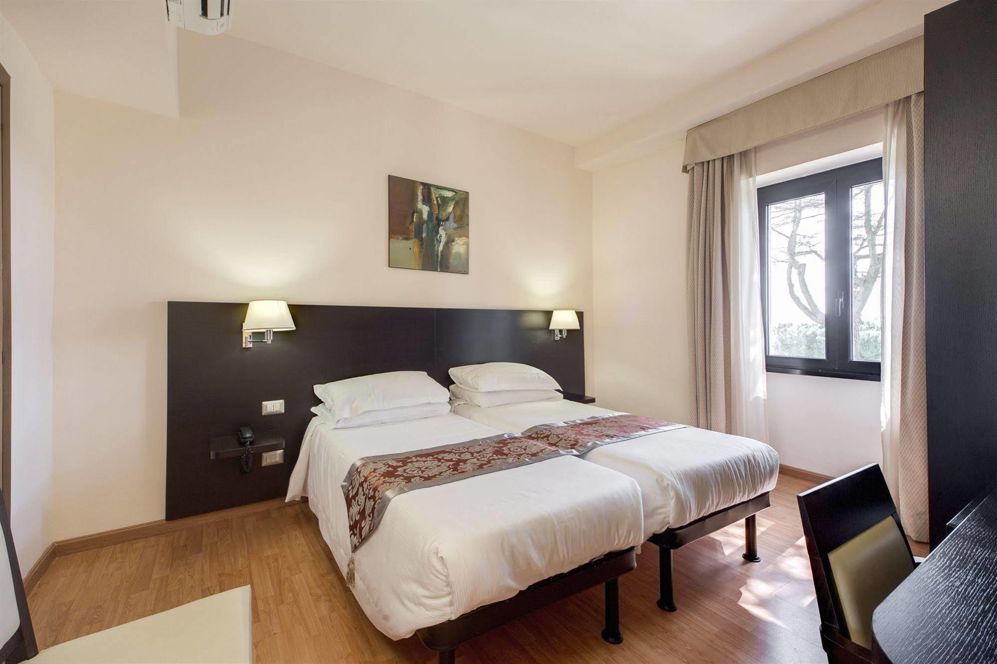 Regal Park Hotel