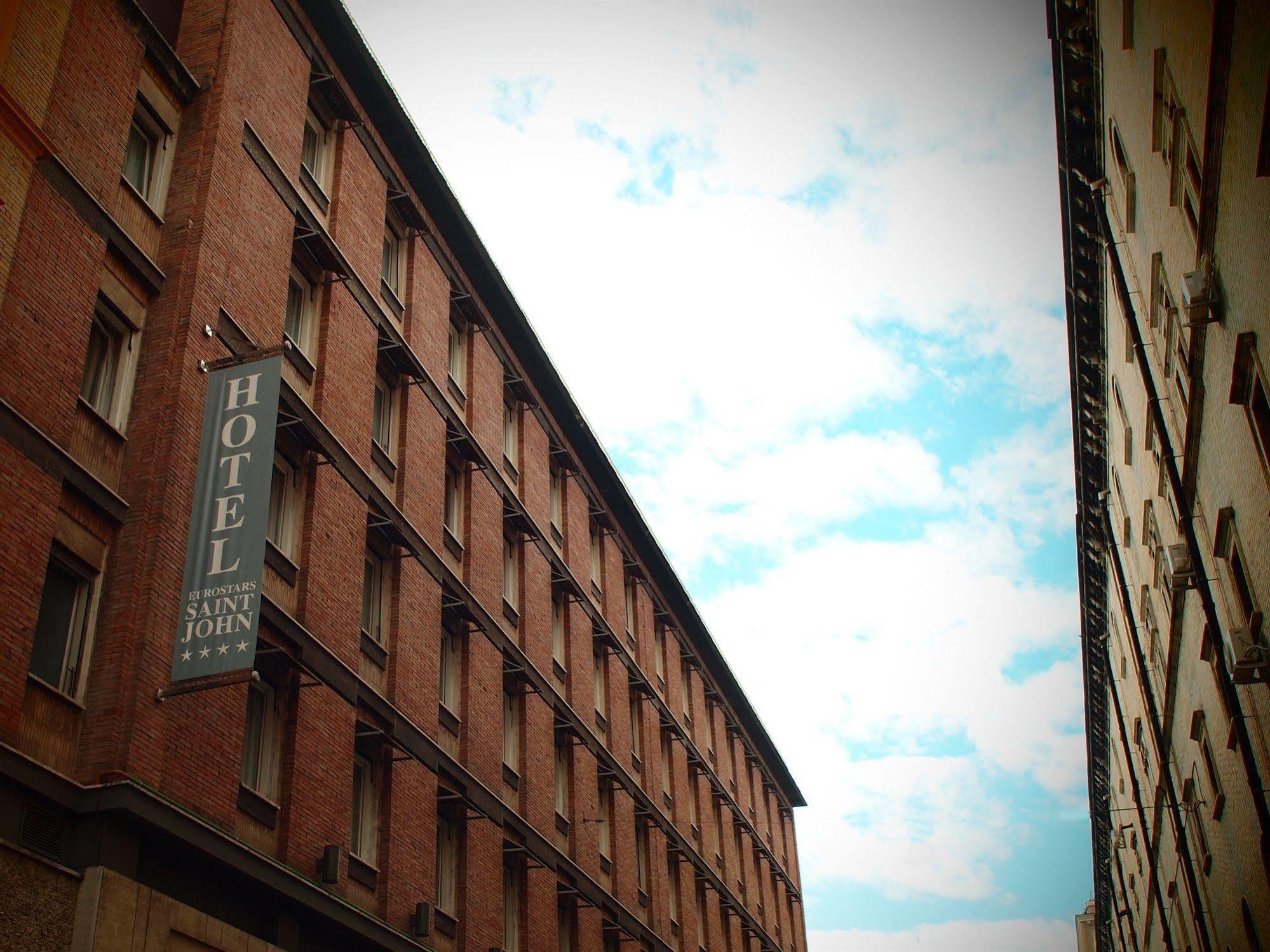 Saint John 4*