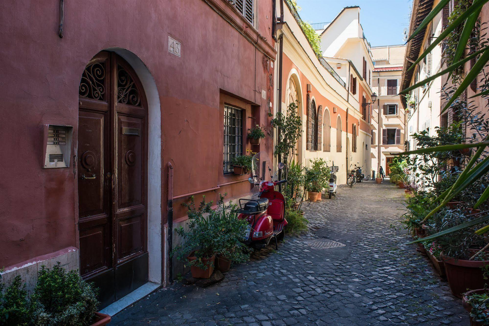Monti Colosseum Apartment *
