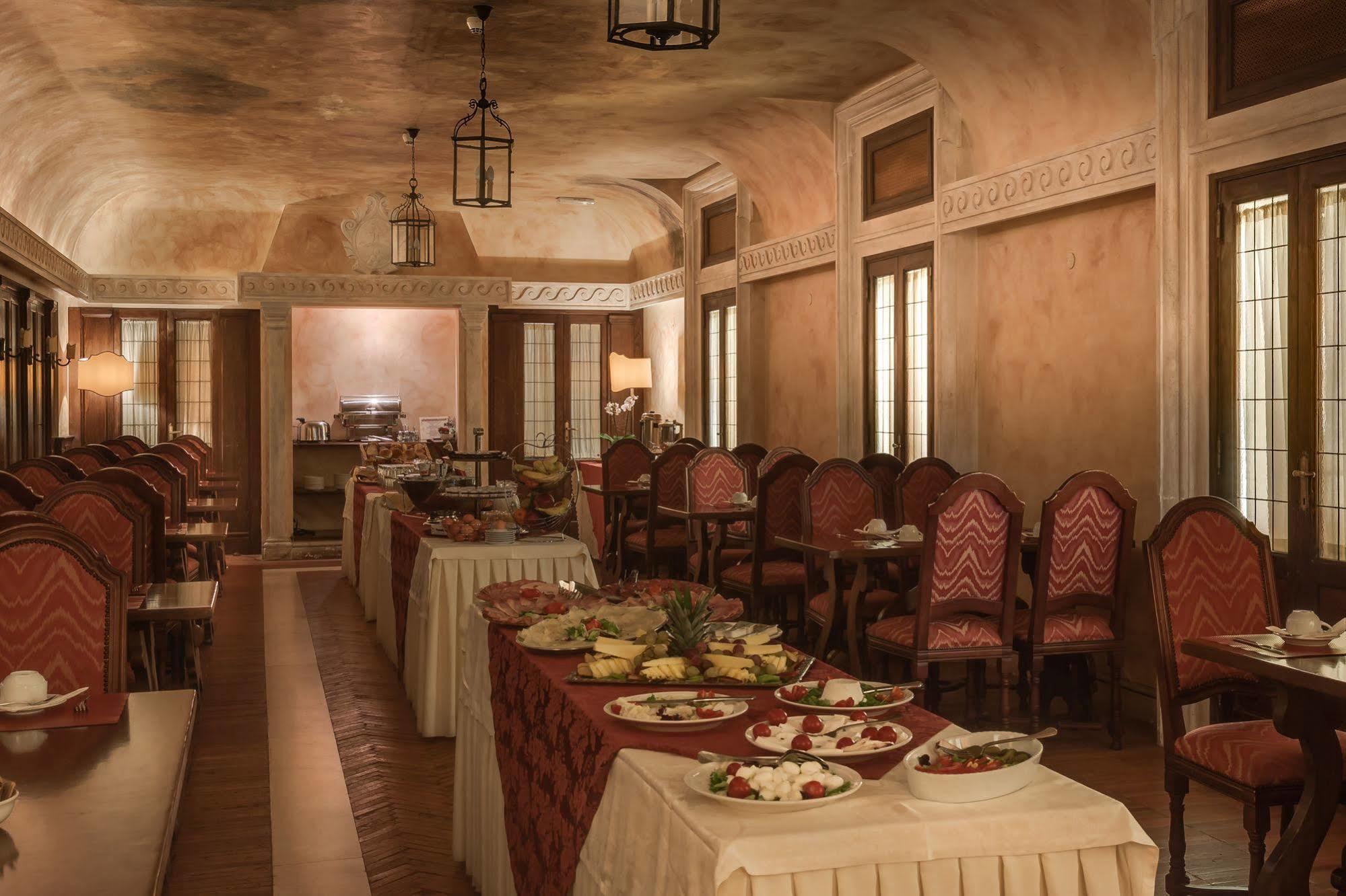 Palazzo Cardinal Cesi 4* Roma