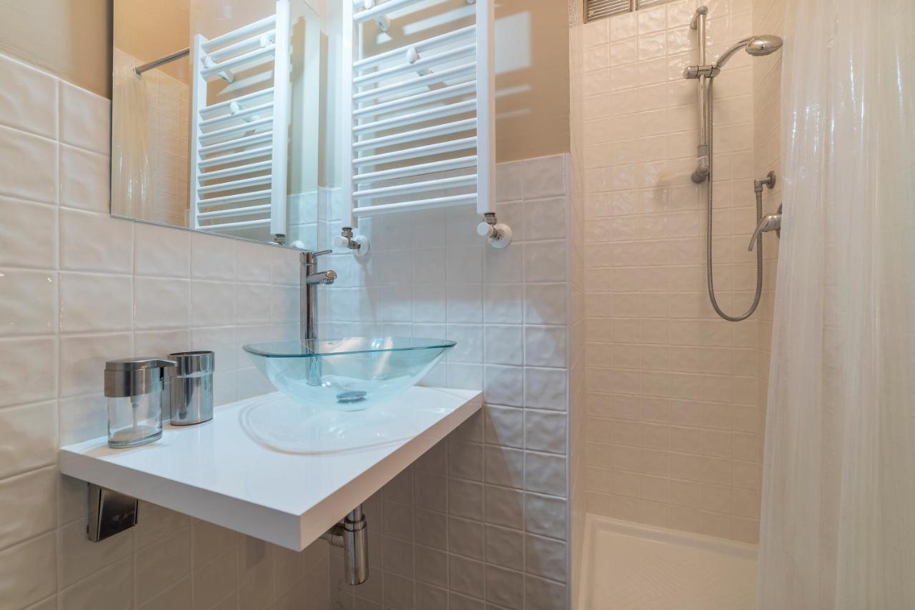 Borghese Roomy Flat Appartement Rome