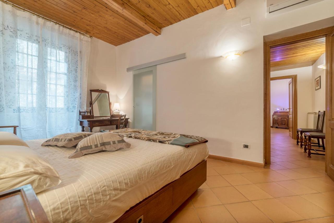 Borghese Roomy Flat