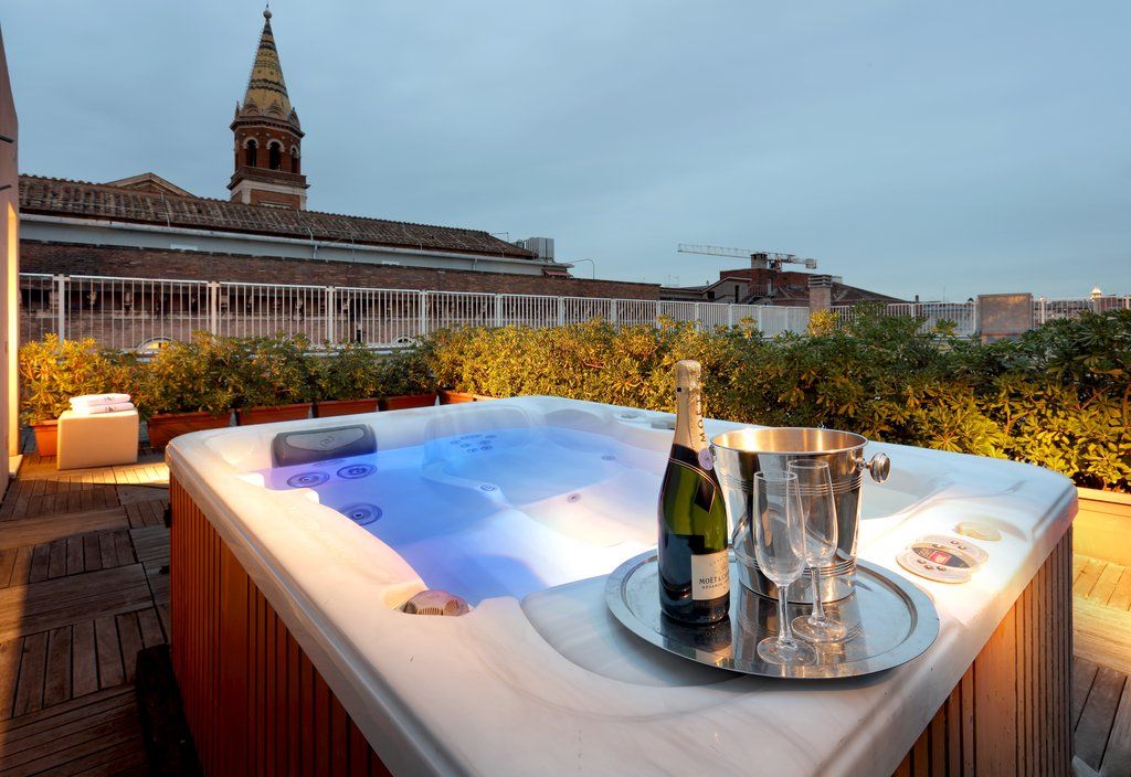 Saint John Hotel 4*