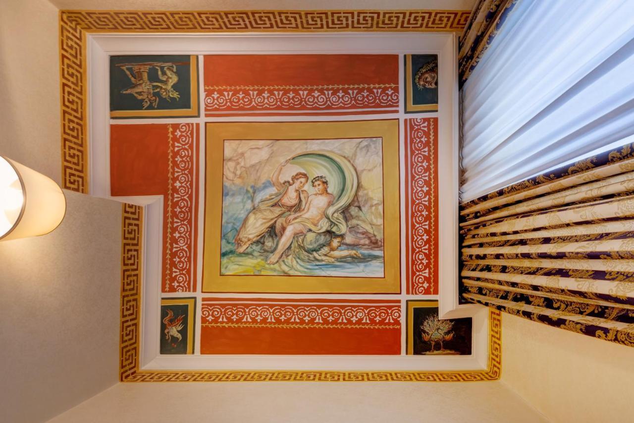 Amalfi Hotel