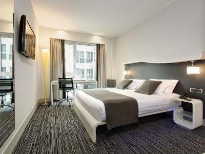 Courtyard By Marriott Central Park Hotel