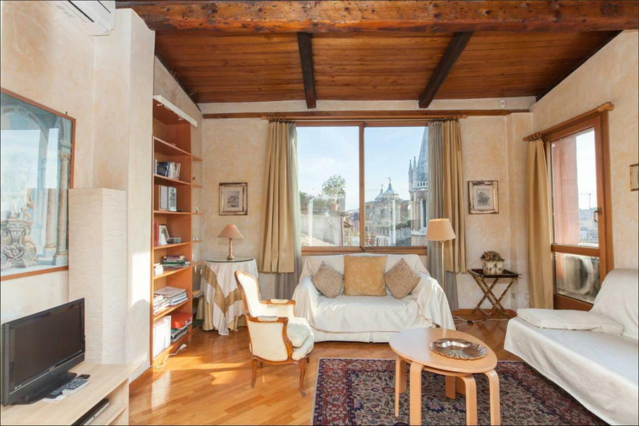 Amazing Panoramic Artist's Loft Spanish Steps Apartment