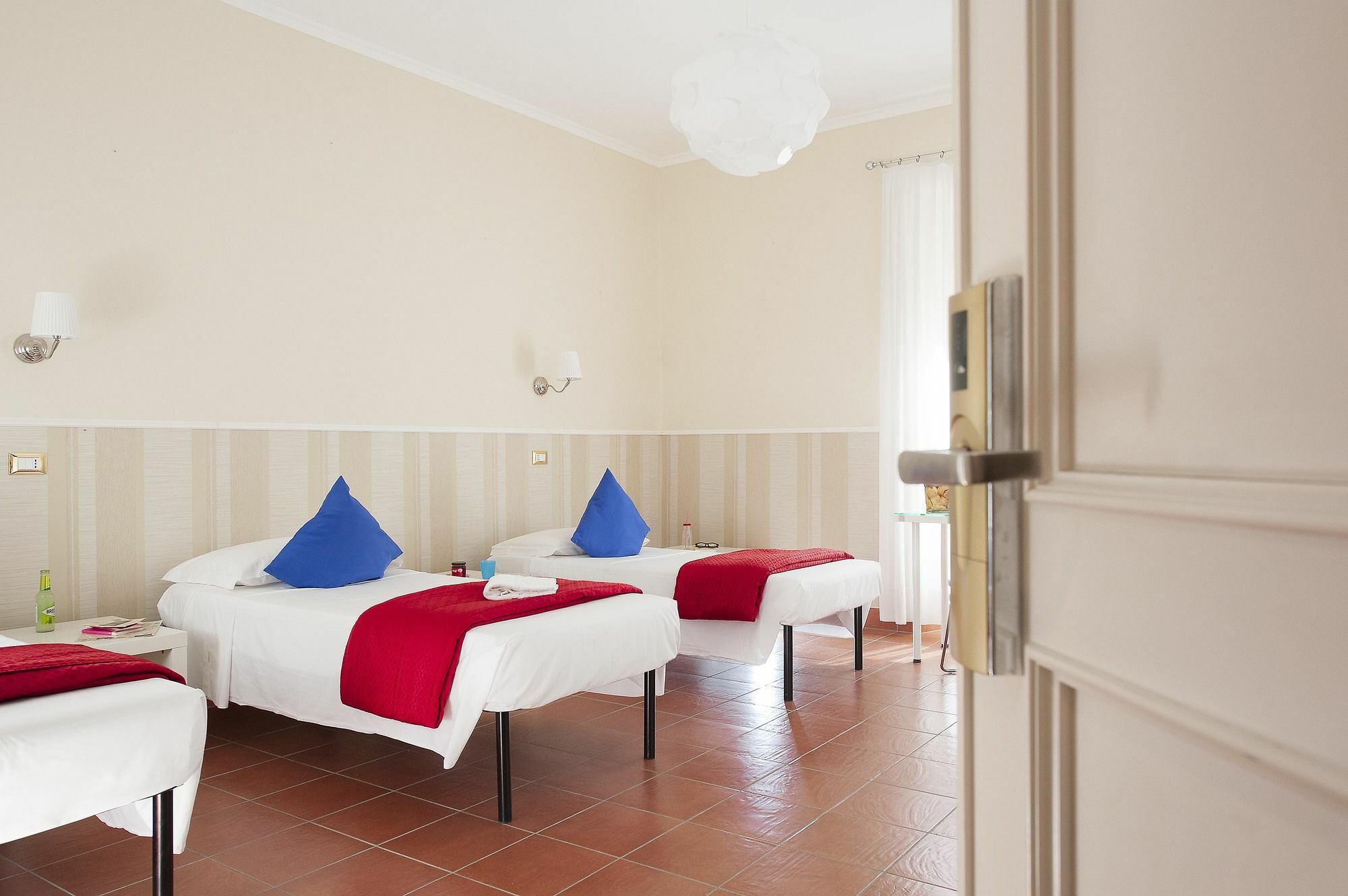 Budget Rooms Des Arts Rome