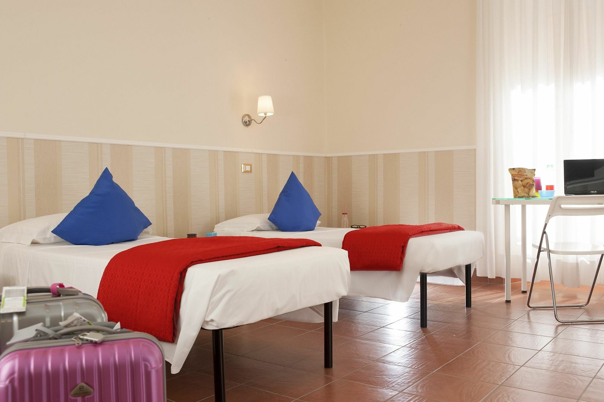 Budget Rooms Des Arts Rome
