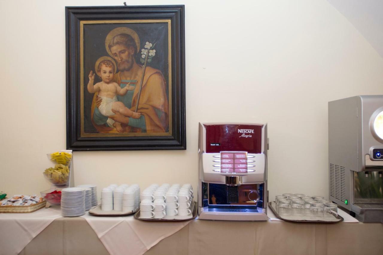 Domus Sessoriana Couette-café Rome