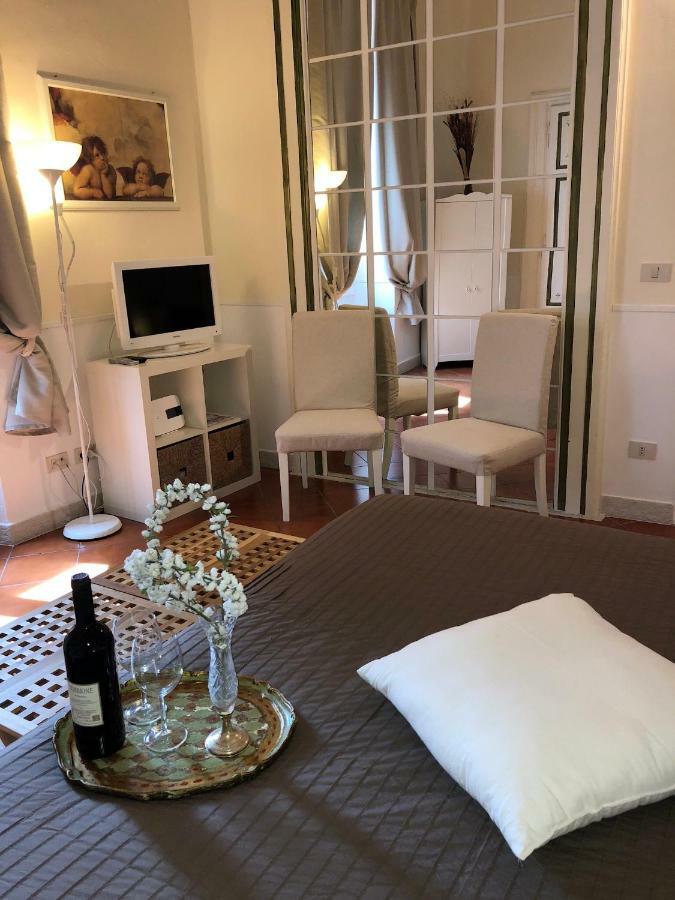 Vicolo Doria * Rome