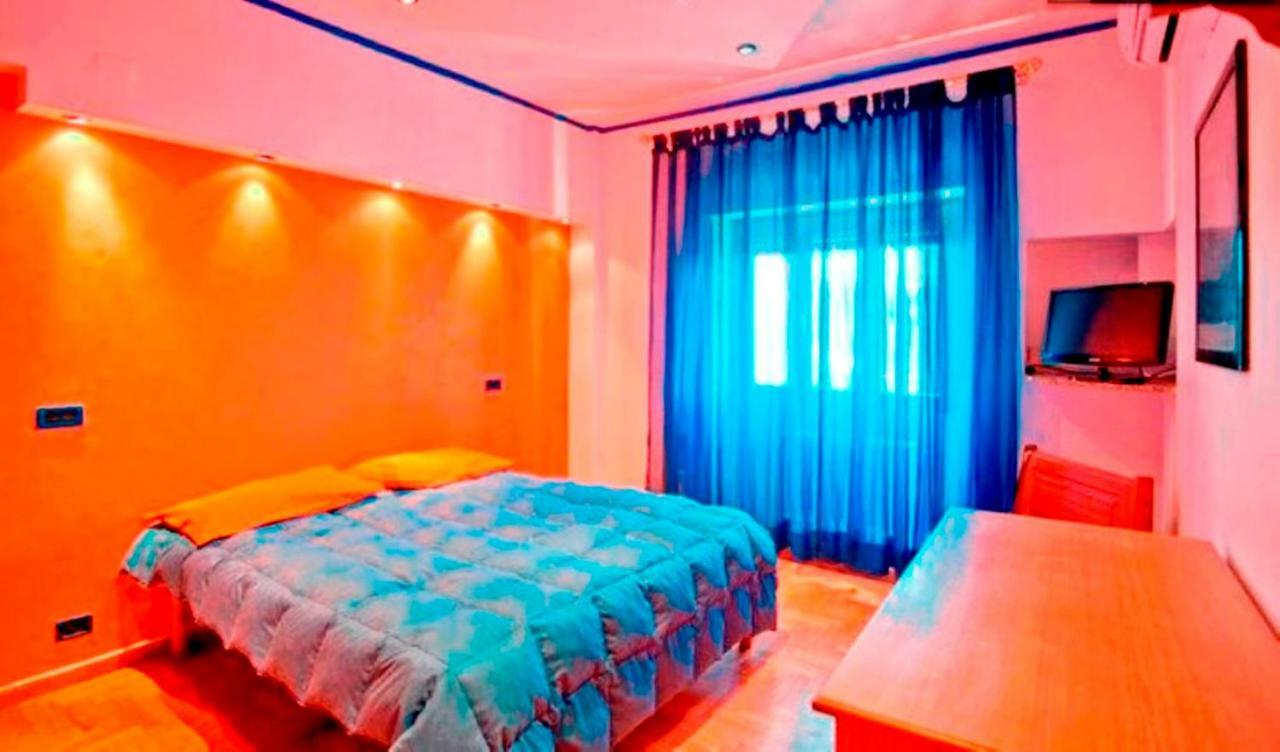 Julias Domus, T Apartment, Metro C *