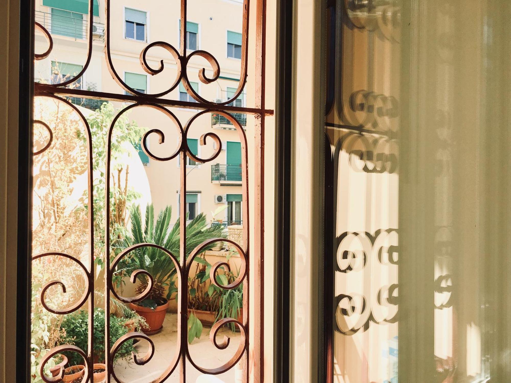 La Casa Colorata Ten Minutes To Colosseum Apartment