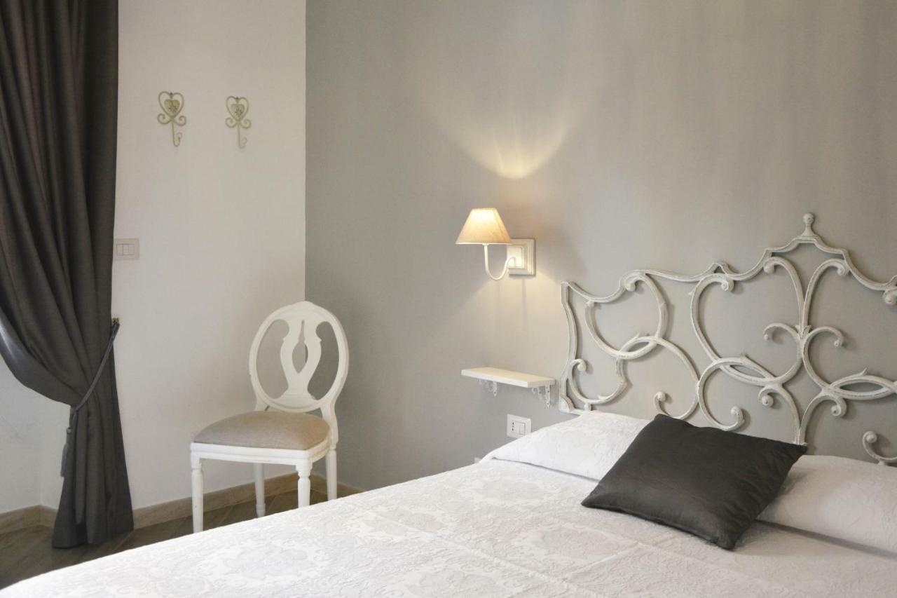 Gens Claudia, Vatican Luxury