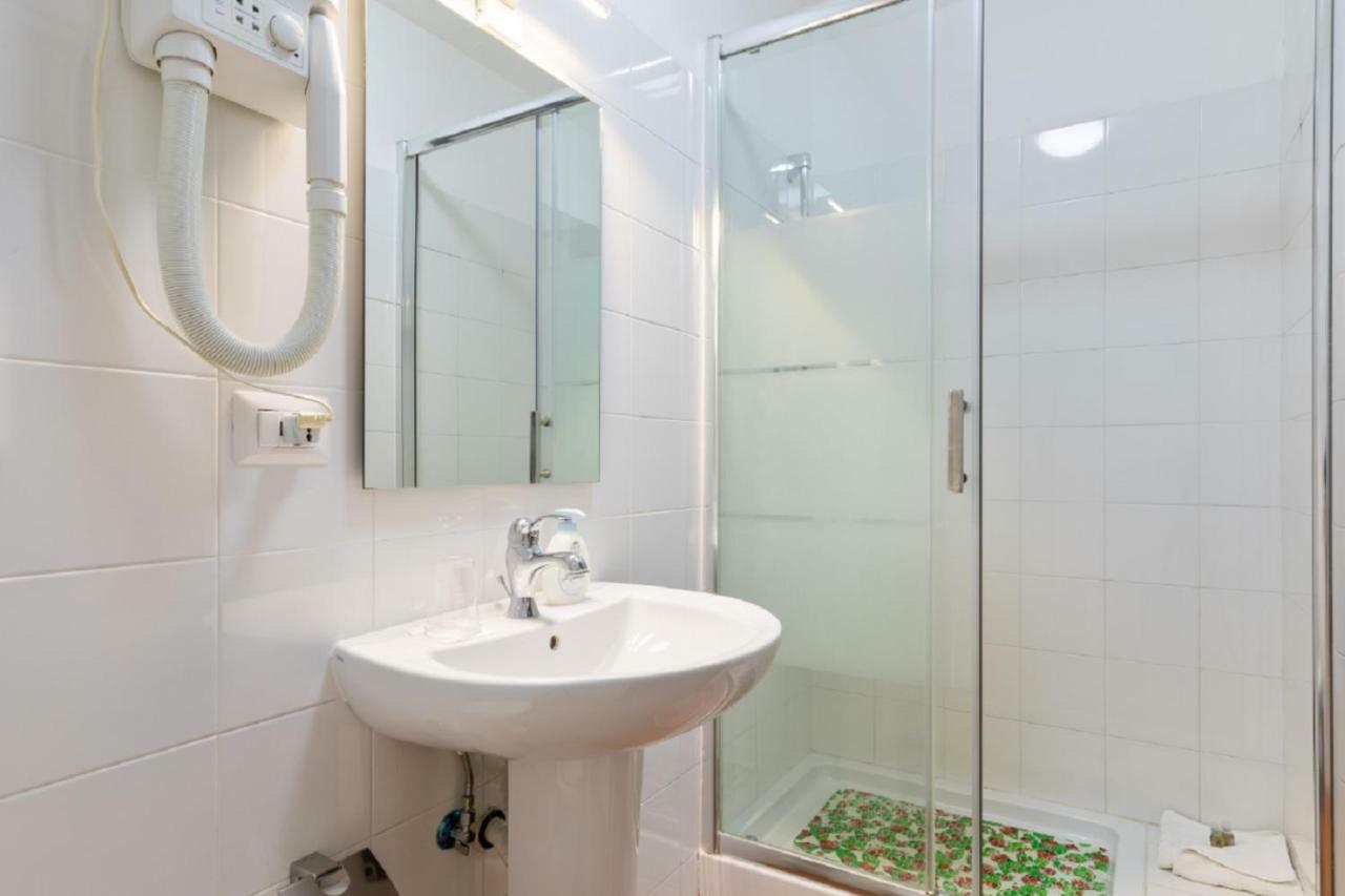 Enrico Guest house *