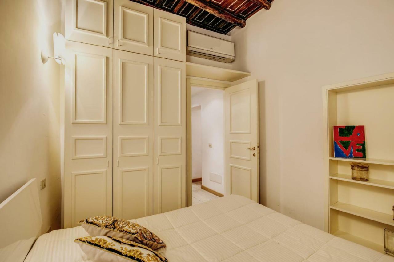Portico D'ottavia Apartment *