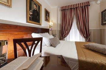 Budget Rooms Des Arts Rome