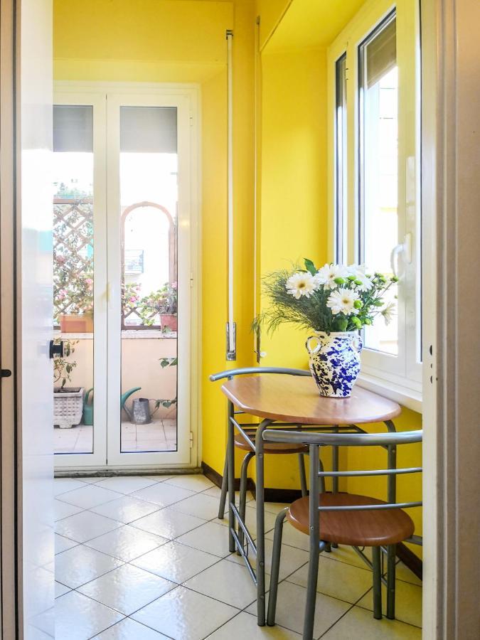 La Casa Colorata Ten Minutes To Colosseum Apartment Rome