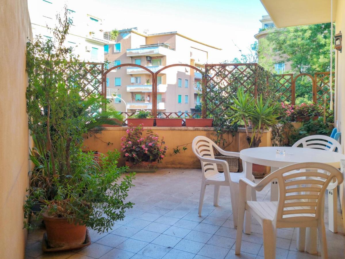 La Casa Colorata Ten Minutes To Colosseum Apartment