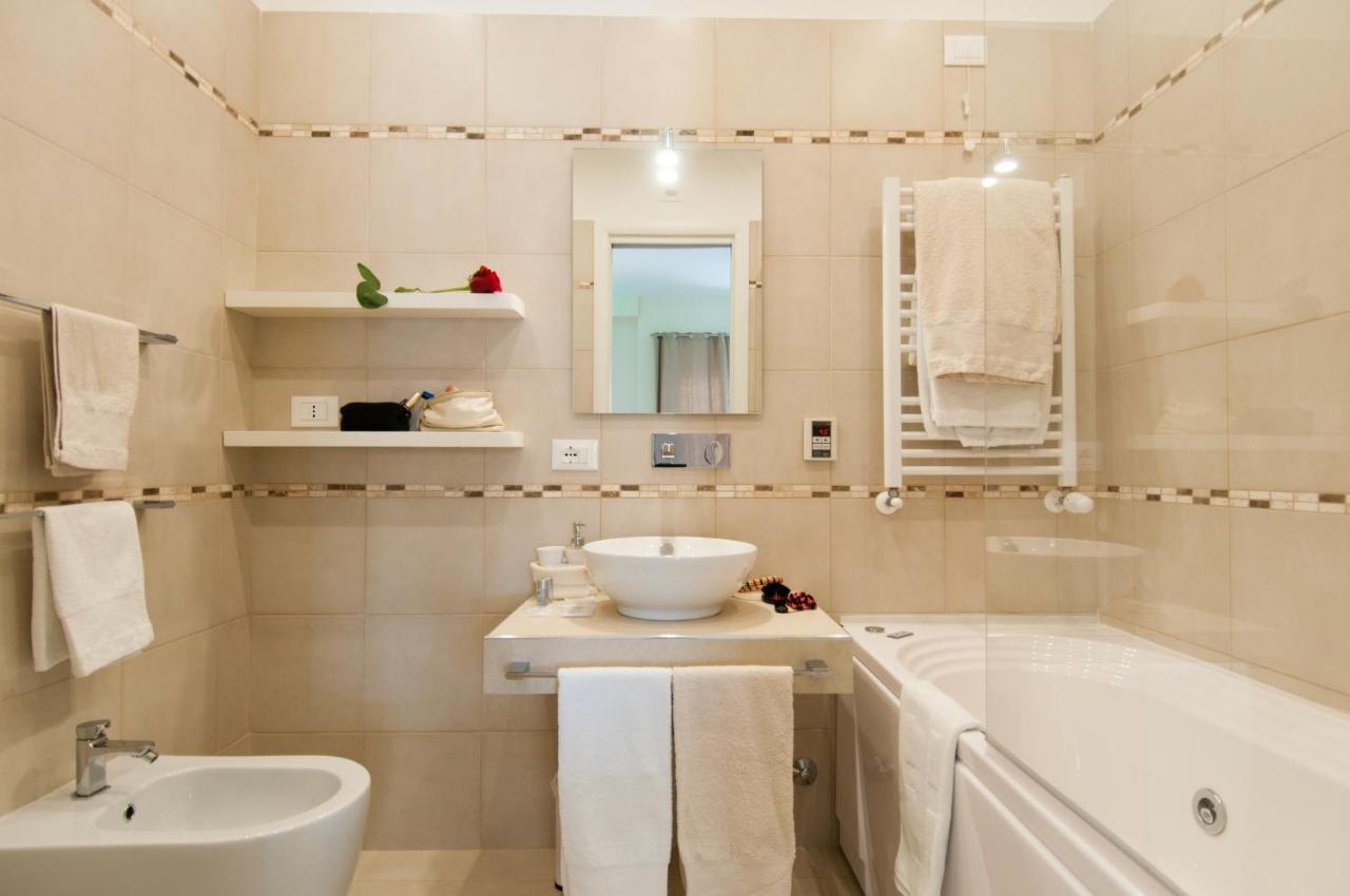 Tre Civette Sul Como Bed & Breakfast Rome