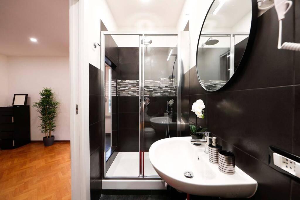 Black Enchanting Jacuzzi Trastevere - Collection Rome