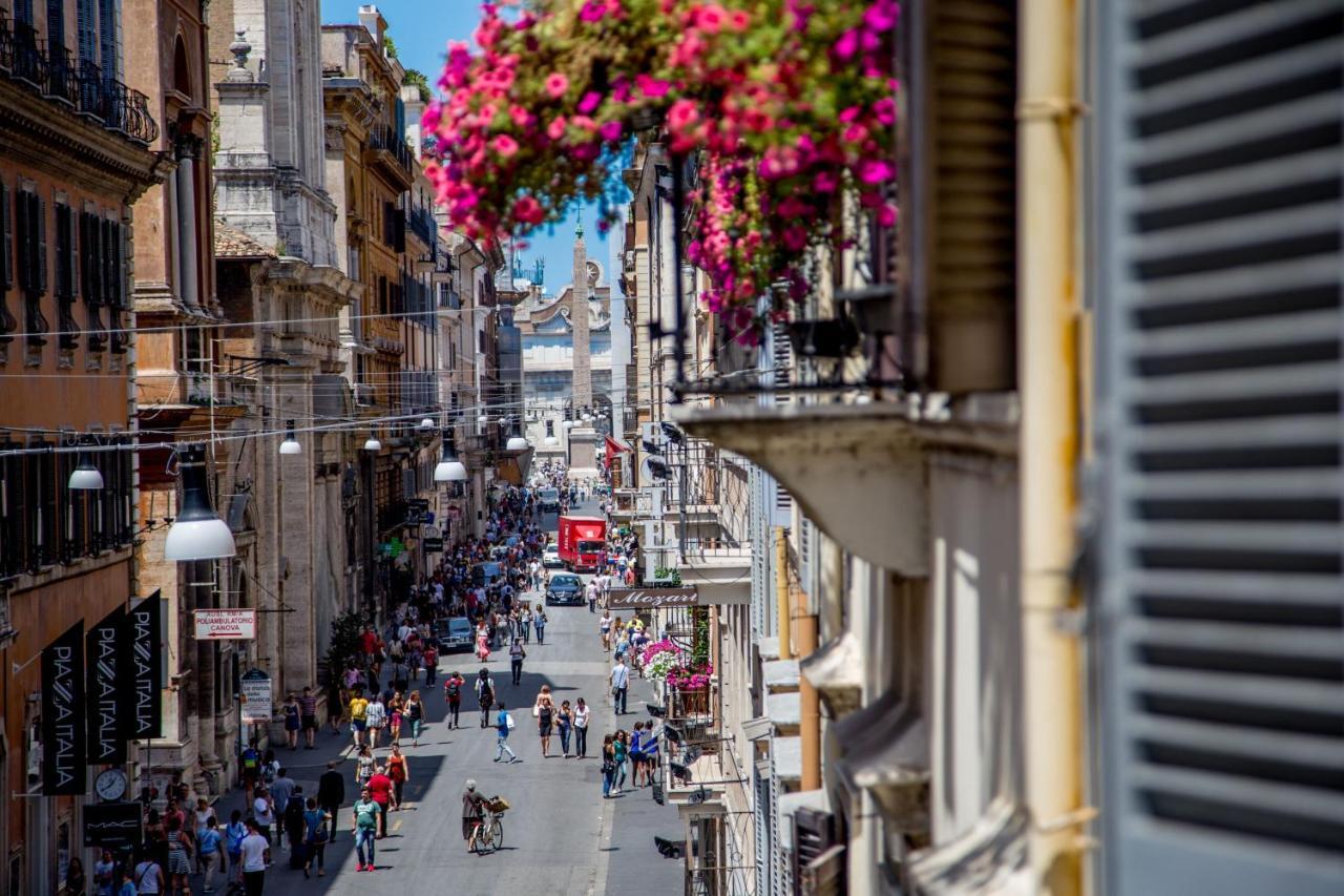 Via Del Corso 3* Rome
