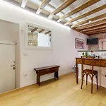Largo Di Torre Argentina Cozy Studio