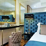 Trevi Diamond Luxury Suites & Jacuzzi