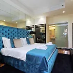 Trevi Diamond Luxury Suites & Jacuzzi