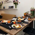La Maisonnette Tritone Trevi Apartment Rome