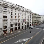 La Maisonnette Tritone Trevi Apartment Rome