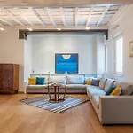 Piazza Navona Elegant Apartment