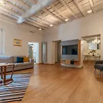 Piazza Navona Elegant Apartment