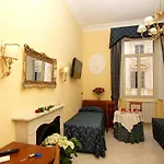 Caroline Suite