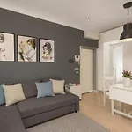 Lovely Home Spanish Steps With Balcony