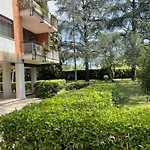 B&B \