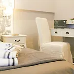 Charme & Chic Luxury