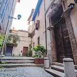 La Vetrina, The Renaissance Charme Of Piazza Navona